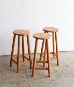 Taburete de madera moderno único con aspecto minimalista perfecto para baños contemporáneos casas de lujo hoteles villas y apartamentos - Product Image 3