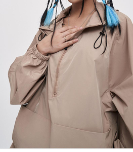 Ensemble de survêtement pour homme en nylon noir de haute qualité, veste à manches longues à col cheminée en velours surdimensionné avec rayures et passepoil, short de survêtement - Product Image 3