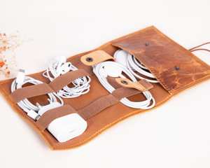 กระเป๋าจัดระเบียบสายเคเบิลหนังพรีเมียมสุดหรูสำหรับใช้ในชีวิตประจำวัน พร้อมคุณสมบัติกันน้ำ กันกระแทก สำหรับสายชาร์จ USB ผู้ผลิต OEM รุ่น LCO-0050 - Product Image 1