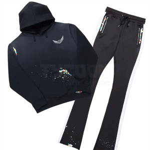 Survêtement évasé pour homme avec tissu doux, idéal pour courir ou se prélasser - Product Image 1