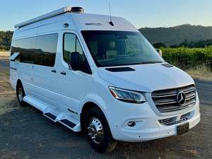 Fourgon aménagé Sprinter, camping-car, caravane |   Camping-car tout-terrain 4x4 |   Fourgonnette de camping Expedition LWB de 170 pouces |   Camping-car tout-terrain 4x4 avec panneaux solaires - Product Image 5