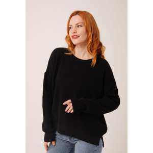 Pull en tricot noir Thessaloniki avec fente latérale, style décontracté, vente en gros - Product Image 5