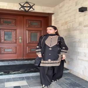 Elegante conjunto Sharara en seda romana Kurti completamente cosido y parte inferior con trabajo de hilo, Dupatta en Foux Georgette con borde de encaje - Product Image 1