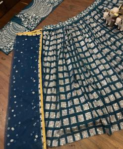 Lehenga Choli bordado de fiesta vintage blanco en tela de Georgette con diseño de estilo completo para mujer - Product Image 2