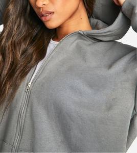 Proveedor de sudaderas con capucha de mujer de forro polar de gimnasio con estampado personalizado Sudadera con capucha de talla grande con cremallera completa con dos bolsillos - Product Image 3