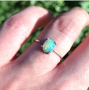 Bijoux fantaisie faits à la main Bague ronde en calcédoine rose à facettes Bague en laiton plaqué argent de 8x10mm - Product Image 4