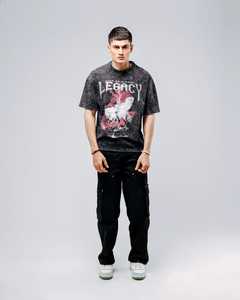 Camiseta extragrande súper suave y ultra cómoda con cuello redondo y hombros caídos con gráficos de serigrafía - Product Image 1