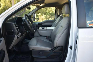 Camioneta de Trabajo de Tamaño Completo de Uso Rudo 2024, 4 Puertas, con Motor Potente y Capacidad de Remolque, Sin Accidentes - Product Image 3