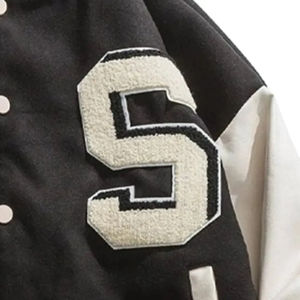 แจ็คเก็ตเบสบอลสไตล์ไฮสตรีทสีดำขาว แจ็คเก็ตเลตเตอร์แมนทรงบอมเบอร์ พร้อมเสื้อเจอร์ซีย์ทรงสปอร์ต ทรงหลวม สวมใส่สบาย เหมาะสำหรับฤดูหนาว - Product Image 3