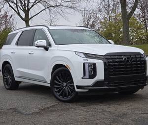 Hyundai Palisade Calligraphy Night Edition 2024, blanc neuf, transmission intégrale, conduite à gauche, d'occasion, toit ouvrant, démarrage à distance, sièges en cuir, jantes en alliage foncé - Product Image 1