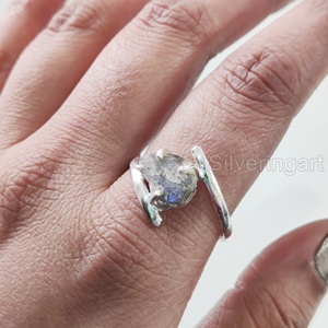 Bague pour femme en pierre brute, labradorite naturelle, avec croix à griffes, en argent sterling 925, pour anniversaire et Noël - Product Image 3