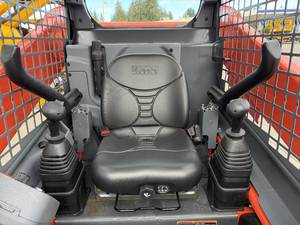 Nouvelle chargeuse sur pneus Kubota SSV65 2023 avec benne avant robuste, moteur diesel puissant de 64 CV et boîte de vitesses de 47,7 kW, garantie d'un an - Product Image 2
