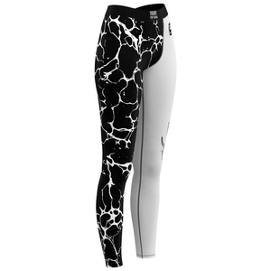 Pantalon de sport pour homme en polyester et élasthanne, coupe ajustée, imprimé par sublimation, motif blanc et noir, pour arts martiaux mixtes - Product Image 2