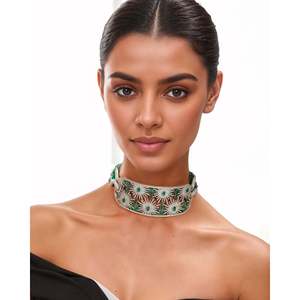 สร้อยคอโชคเกอร์มุกผีเสื้อสีเขียวมรกต ชุบทอง ประดับเพชร สไตล์ศาสนา - Product Image 4