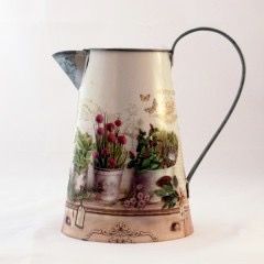 Arrosoir galvanisé de qualité supérieure avec des accents floraux détaillés en émail améliorant l'esthétique et la fonctionnalité du jardin - Product Image 3