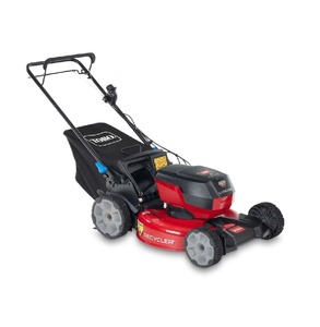 เครื่องรีไซเคิล Toro SmartStow รุ่น 20340 ของแท้นี้ ให้การเคลื่อนที่ด้วยตัวเองได้อย่างง่ายดาย และมีพื้นที่จัดเก็บมากถึง 70 เปอร์เซ็นต์ - Product Image 3