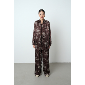 Camicia da Donna con Motivo Floreale Marrone Design Oversize Collezione - Product Image 1