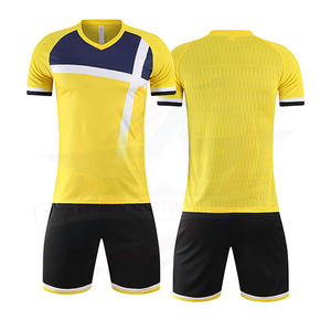 Uniforme de football personnalisé de haute qualité, séchage rapide, respirant, 100% polyester, impression par sublimation, vêtements de football haut de gamme - Product Image 1