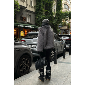 Abrigos Cortos de Piel Sintética Gris para Mujer - Product Image 1