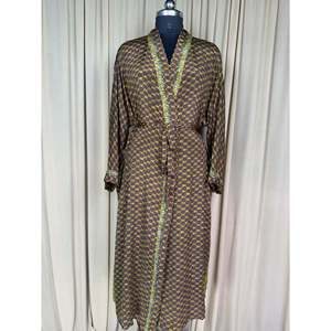 Vestido Kimono de Seda Reciclada Estilo Boho Chic Vintage para Mujer, Ideal para la Playa, Resort, Casa o como Túnica de Baño - Product Image 1