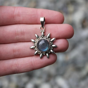 Pendentif Labradorite léger en argent sterling 925 fait à la main de 44 grammes Bijoux cadeaux vintage uniques en plaqué or - Product Image 1