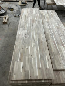 Panneau en bois d'acacia laminé taille 26x650x2500 Panneau de qualité BC - Product Image 2