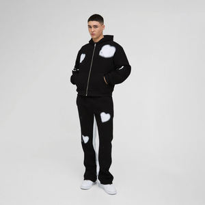 Conjunto de Sudadera con Capucha y Pantalones Deportivos Negros con Parches Blancos, Ropa Deportiva Urbana para Hombre - Product Image 1