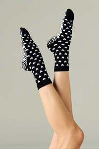Chaussettes de Pilates personnalisées en gros pour femmes, motif cœurs mignons, tricotées antidérapantes, pour studio de yoga, accessoires de merchandising - Product Image 4