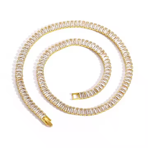 Collier chaîne à maillons en or jaune et argent sterling CelestiFine avec moissanite, cadeau de fiançailles moderne et luxueux pour unisexe - Product Image 3