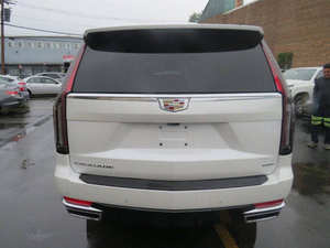 Cadillac Escalade ESV 2024 USADO EN EXCELENTES CONDICIONES - Product Image 2