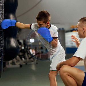 Guantes de Boxeo para Niños con Logotipo Personalizado CTR SPORTS 2024, de Alta Calidad, Impresión por Transferencia de Calor, 8oz 12oz, para Entrenamiento y Combate, con Rayas - Product Image 4