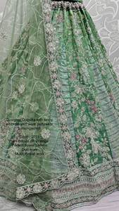 ชุดปาร์ตี้ lehenga choli กับ dupatta ดีไซเนอร์พร้อมงานปักแฟนซี - Product Image 4