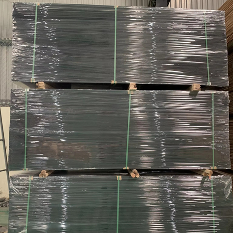 High Quality 18mm Black Film Faced Plywood Sheet Vietnam Manufacturer Rubber Core E1 Wrap-Resistant 15mm Thickness on Sale