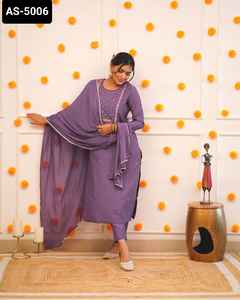 New Indian Ethnic Wear Rayon Slub avec belle broderie avec rayonne Slub Pent et Chinon avec dentelle Bordure Dupatta Set - Product Image 2