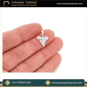 Collier pendentif élégant et tendance en or massif 14 carats avec breloques glacées, personnalisé, mignon, en forme de dent de requin, avec moissanite et diamants étincelants, bijoux fins, cadeaux - Product Image 5