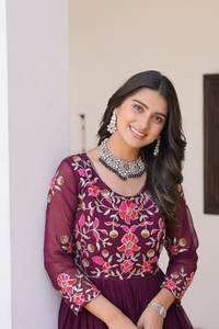 Celebre su estilo con nuestro enorme patrón de estilo Día de San Valentín Vestido largo especial GEORGETTE con conjunto Dupatta - Product Image 2