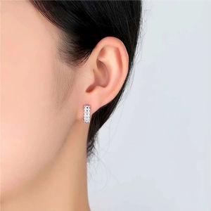 Boucles d'oreilles Hip Hop de luxe en argent 925 et or blanc 18 carats pour femmes Certifié IGI VVS Moissanite Diamant Style élégant - Product Image 4