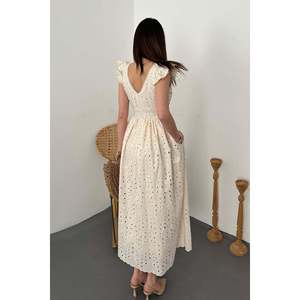 Robe beige brodée en dentelle - Beige - Product Image 5
