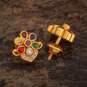Boucles d'oreilles clous en or jaune avec diamants, motif floral et sertissage clos - Tendance et plaquées or - Product Image 4