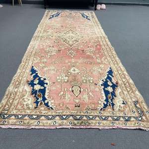 Alfombra Turca Vintage de 3.3x9.4 pies, Alfombra de Pasillo, Alfombra de Lana Sólida Azul y Rosa - Product Image 1