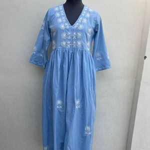 ชุดเดรสแม็กซี่ชายหาดสำหรับผู้หญิงชุดเดรสยาวปักลายผ้าฝ้ายผ้าลินินทรงยาวแบบลำลอง - Product Image 1