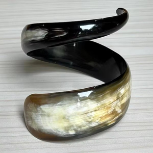 Bijoux en corne de buffle naturelle bracelet manchette en corne bijoux de mode de créateur de style vintage purement artisanal - Product Image 1