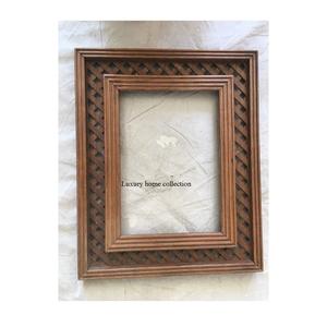 Cadre de miroir en bois d'inspiration vintage pour chambre ou couloir de style bohème avec attrait rustique en bois fini à la main - Product Image 1