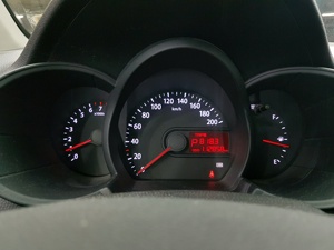 KIA MORNING PICANTO 2012, voiture de ville, simple d'utilisation, véhicule compact, maniabilité aisée, idéale pour une première voiture, excellente économie de carburant - Product Image 3