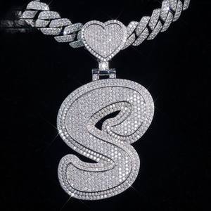 Sarva Jewels - Colgante Personalizado con Letra M Chapado en Oro, Corte de Diamante VVS, Estilo Hip Hop, Colgante de Moissanita para Hombre - Product Image 3