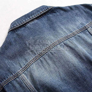 แจ็คเก็ตยีนส์ผู้ชายทนทาน สวมใส่สบาย แขนยาว มีกระเป๋าหลายช่อง ขายแล้ว - Product Image 5
