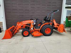 Tractor KUBOTA B2601 4x4 ligeramente usado, tractor de jardín con cortadora de césped, cargador frontal y rotocultivador, serie BX25D - Product Image 6