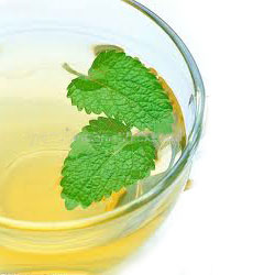 ไม่มีสีใสถึงของเหลวที่มีเมฆมากเล็กน้อย