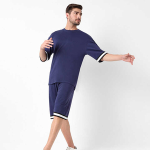 Ensembles de survêtement shorts et t-shirt logo personnalisé ensemble jumeau de conception surdimensionnée à épaules tombantes pour hommes - Product Image 4