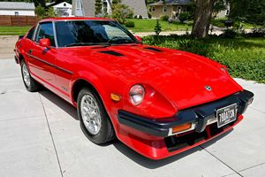 Datsun 280ZX de 1979, Usado en Buen Estado, Transmisión Manual de 5 Velocidades, Motor de 6 Cilindros en Línea de 2.8 Litros, Color Rojo Cereza, Pedido Especial - Product Image 2